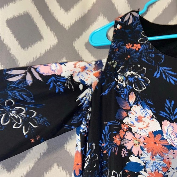floral designed dress, cold shoulder - Picture 3 of 4